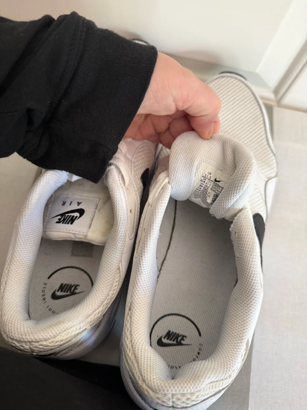 Nike White Air Max SC Sneakers with Black Swoosh - Picture 8 of 12